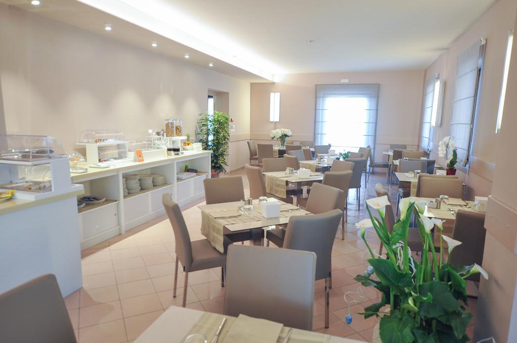 Hotel Dori Peschiera del Garda Esterno foto