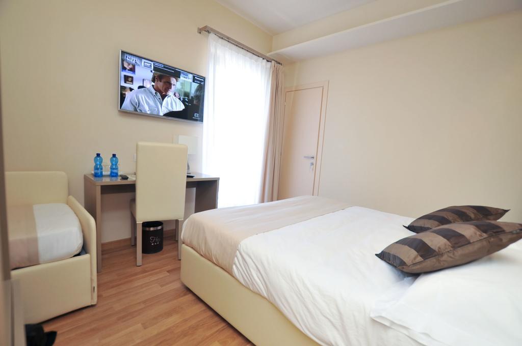 Hotel Dori Peschiera del Garda Camera foto