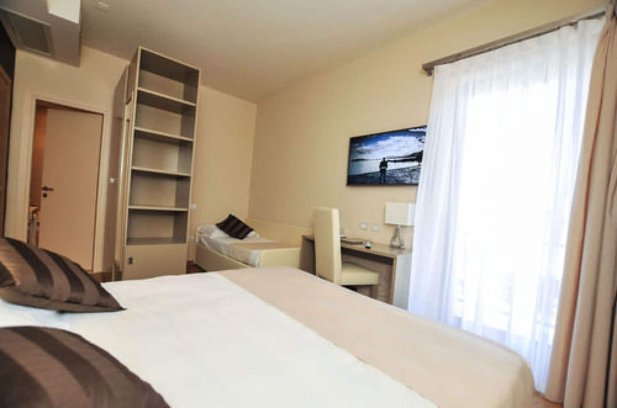 Hotel Dori Peschiera del Garda Esterno foto
