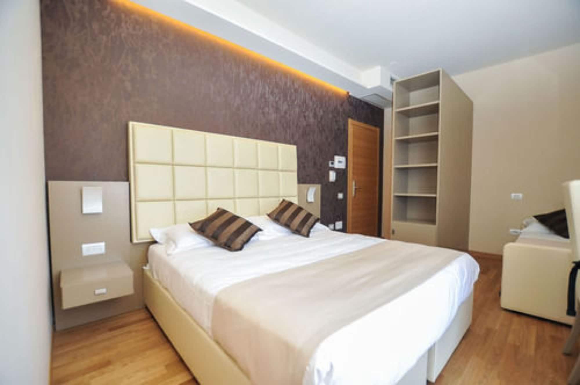 Hotel Dori Peschiera del Garda Esterno foto