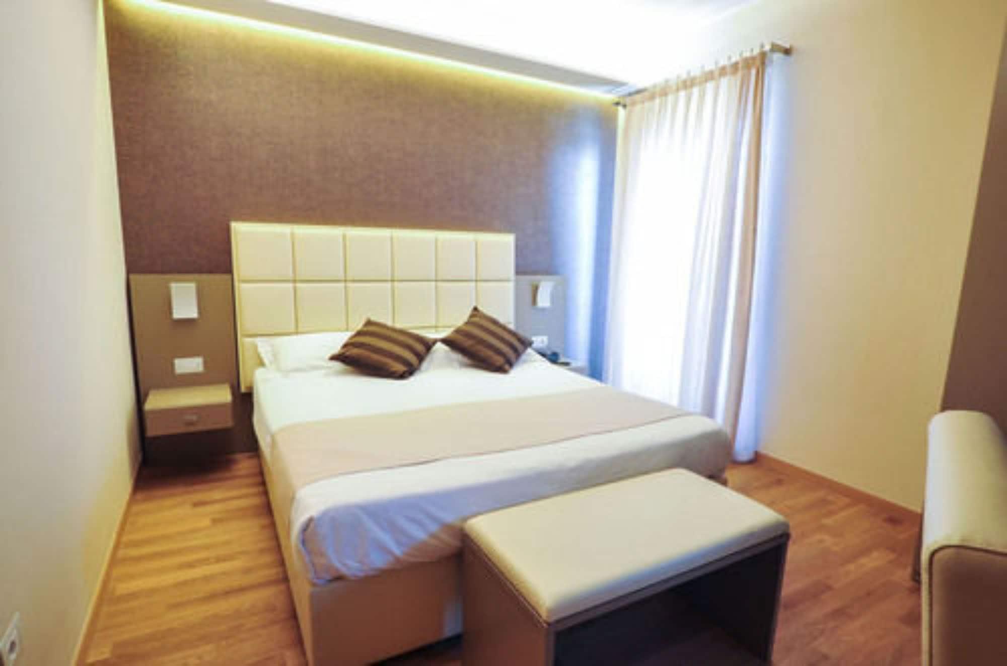 Hotel Dori Peschiera del Garda Esterno foto