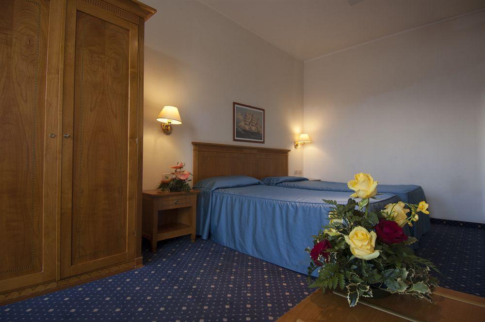 Hotel Dori Peschiera del Garda Esterno foto