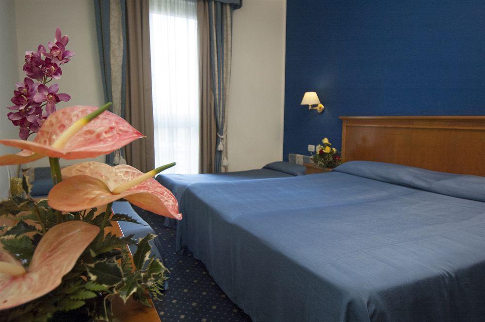 Hotel Dori Peschiera del Garda Esterno foto