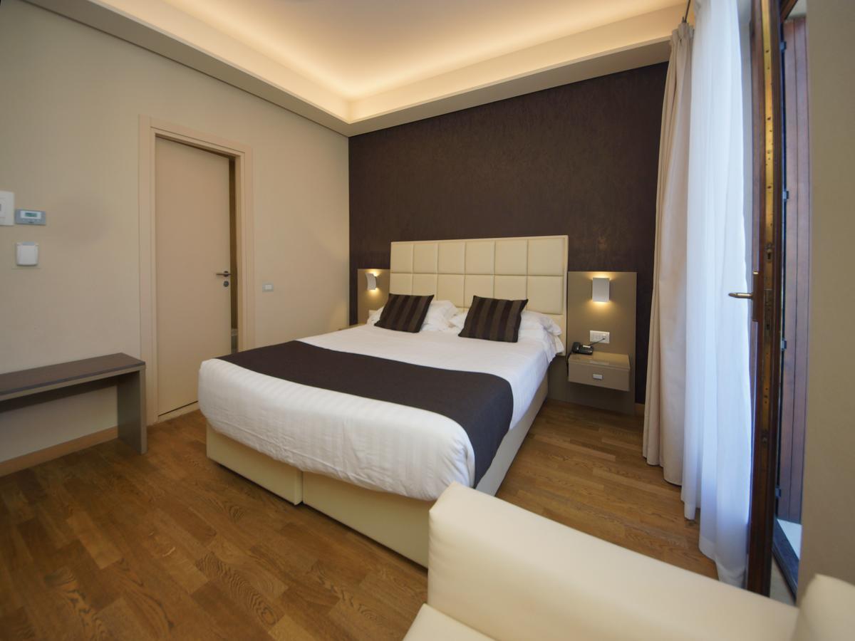 Hotel Dori Peschiera del Garda Esterno foto