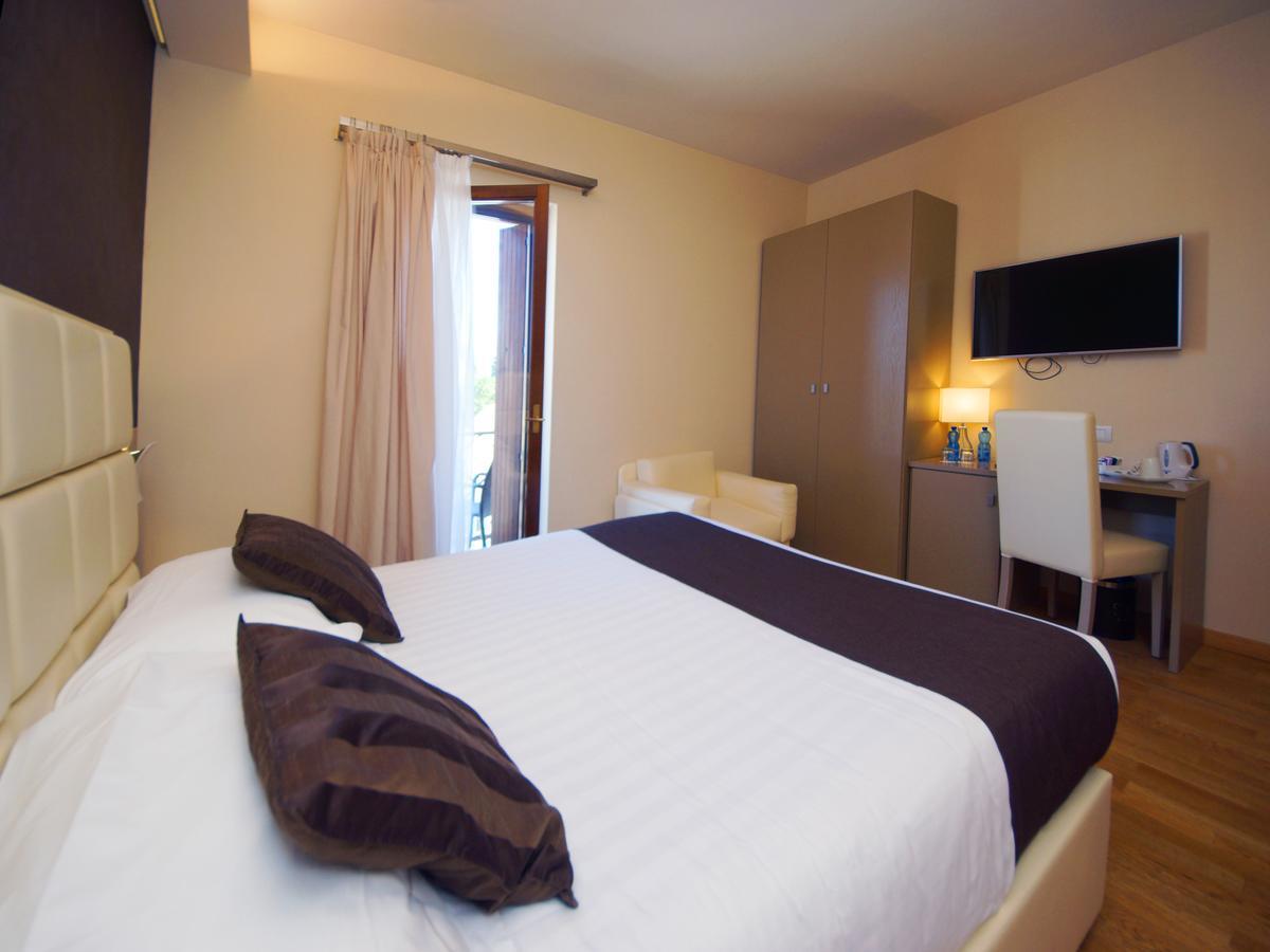 Hotel Dori Peschiera del Garda Esterno foto