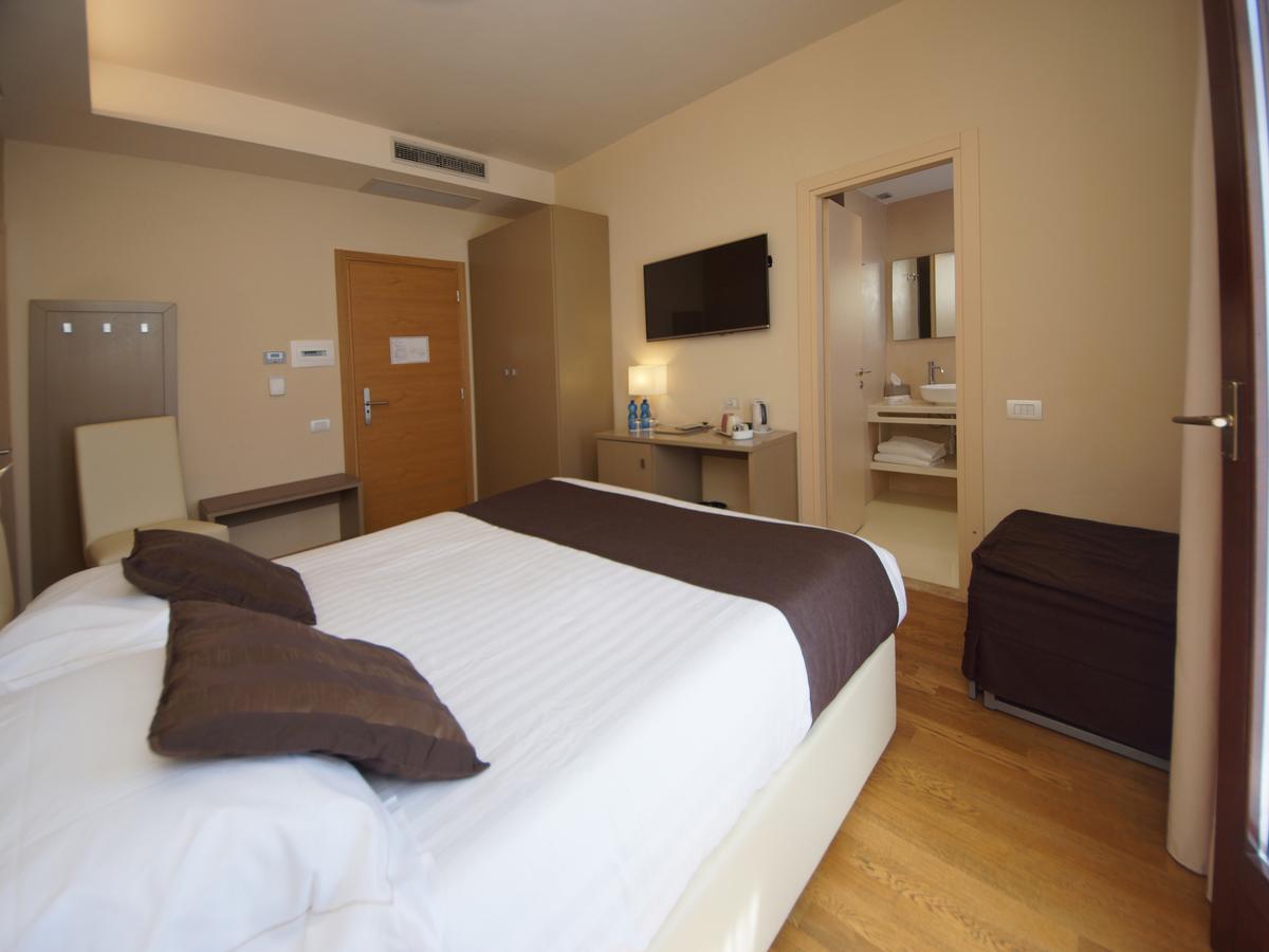 Hotel Dori Peschiera del Garda Esterno foto
