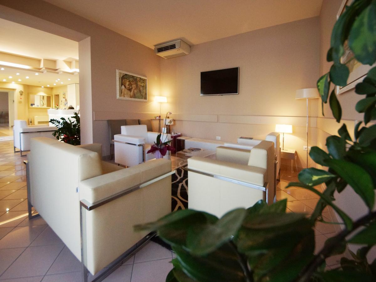 Hotel Dori Peschiera del Garda Esterno foto