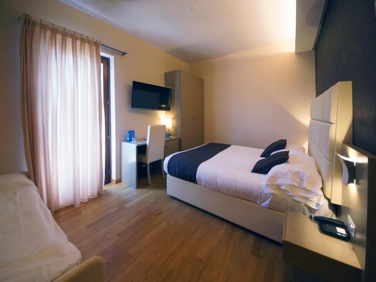 Hotel Dori Peschiera del Garda Esterno foto